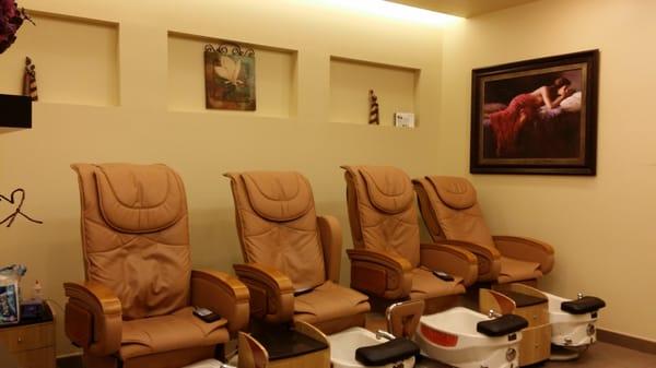 If you're looking for a relaxation pedicure your comes to a right place.. very beautiful and quite nails salon !