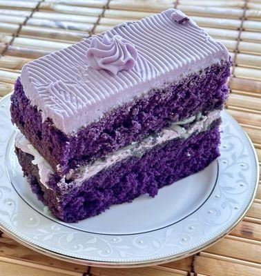 Ube-Macapuno Slice. *:｡ﾟUbe-licious! *:｡ﾟ Thank you Edwin and Sophia, Rey and I ENJ(･‿･)YED everything this evening!