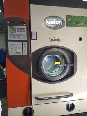 Dry cleanings machine