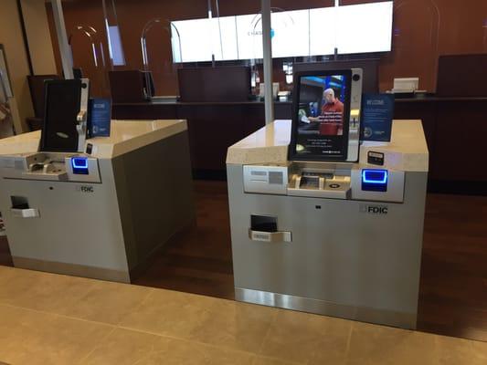 Chase redesigns the fig, putting atms in front of the teller stations #fail