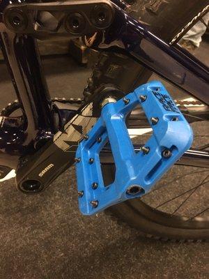 A shot of the sick pedals I put on my brand new Specialized Stumpjumper ST!