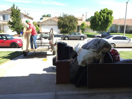 Nathan setting up his trailer to fill it up with my lil junk pile from our garage. Thanks man!