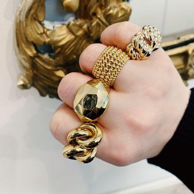 Price-point statement rings