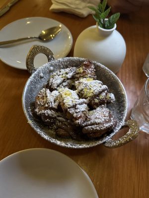 Warm doughnuts with ricotta and chocolate hazelnut sauce