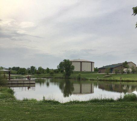 One Woodlands lake has a fishing pier.