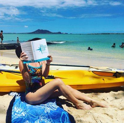 L..M. Reads the 'Wellness Compass Travel' and show off her great legs at Labor Day 2017