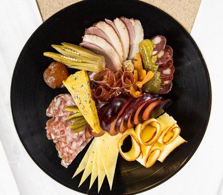 Cave & Yard LP (12") Chef selection of 4  chesses, 3 charcuterie meats, stone fruit, dried fruit, pickles, mustard,  preserves, lavosh.