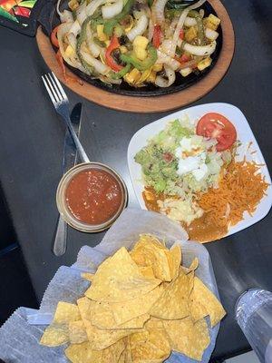 Fajitas Vegetarianas Dinner, Chips and Salsa