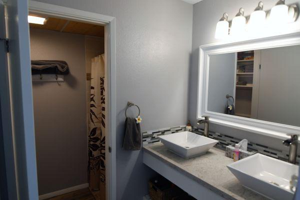 Double vanity in the bathroom