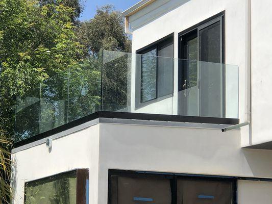 Balcony frameless glass rail