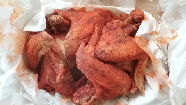 Ten wings w/hot sauce, salt & pepper. Fried goodness!