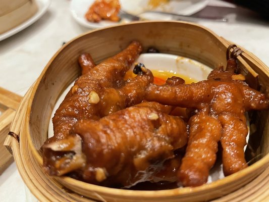 Chicken feet (foon jow) it was ok, kinda on the bland side.