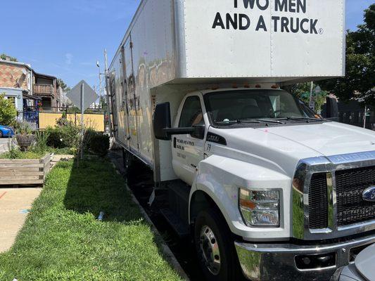 Nice clean truck!