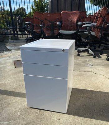 Fully Brand rolling pedestal (White)w/o handles