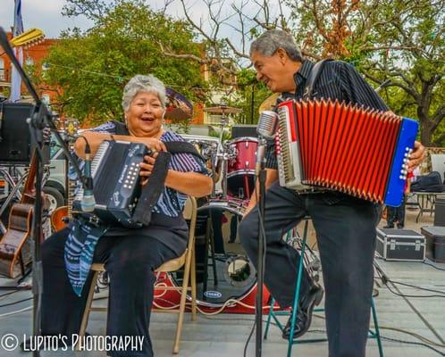 2014 Annual Tardeada at La Villita. Photo by Lupito Acuña