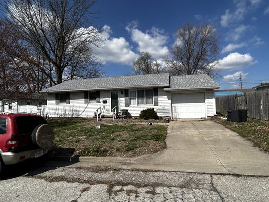 Satisfaction is what we aim for
Thank you Linda and Jon for the business

*New Roof
*New Gutters

Now time for some new siding!!