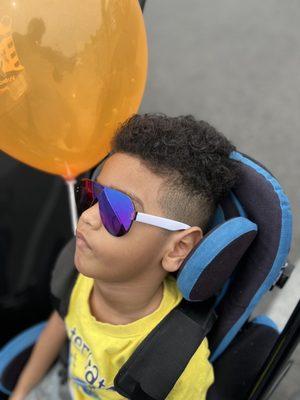 Fresh a haircut and balloon