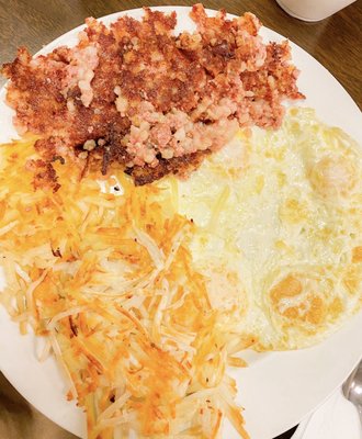 Corned Beef Hash & Eggs with hash browns