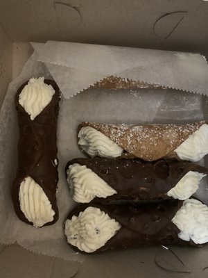 Cannoli plain and chocolate covered