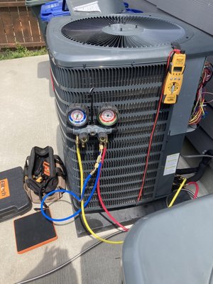 HVAC service technician repair