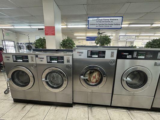 Different size washers, clean and well labeled.