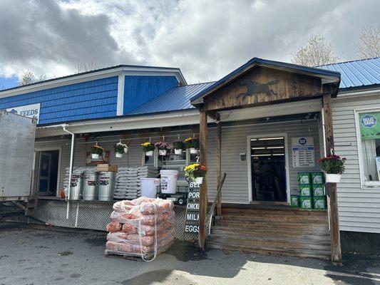 Blue Seal Feeds of Colebrook