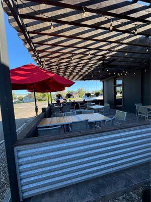 Awesome side patio. Lots of shade in the evening as this picture shows!