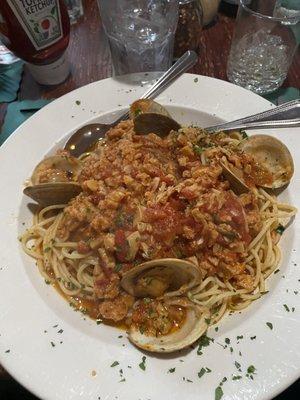 "Linguine", really spaghetti, with clam Sauce.