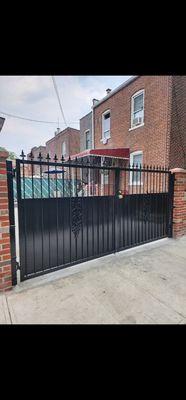 Driveway gate