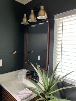 Bathroom sink looks picture perfect after cleaning!