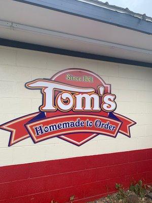 Tom's