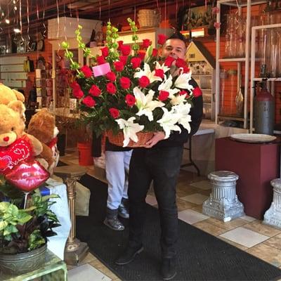 That's me Manny with my custom flower designs happy customer happy florist