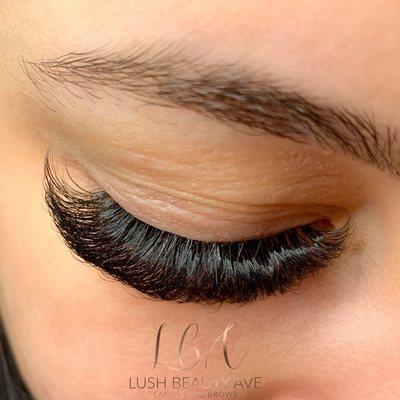 MEGA VOLUME EYELASH EXTENSIONS