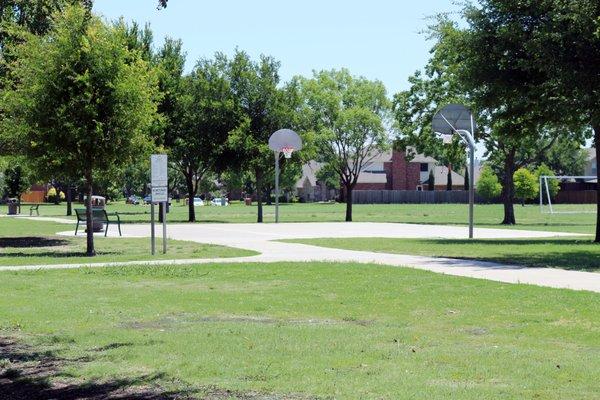 Frank Beverly Park basketball court