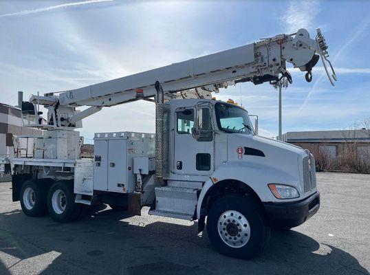 2011 Kenworth T370 Derrick Digger Truck