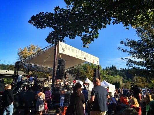 Rockin' out on the front lawn of the Issaquah Community Center during Salmon Days weekend!