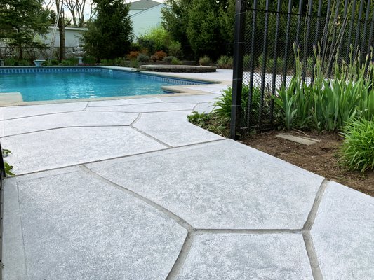 RenuKrete pool deck, Classic Flagstone in Granite Boulder