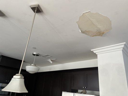 The damage on the kitchen ceiling that Kelly refused to have fixed.