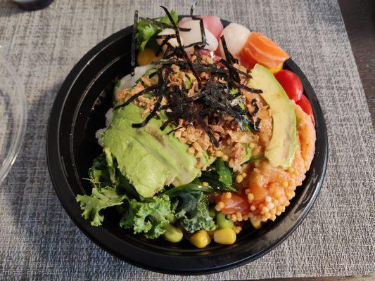 Build your own bowl (salmon, ahi tuna, scallops) with assorted toppings