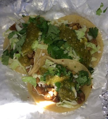 Tacos Pollos wit Salsa Verde