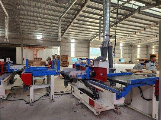 Machinery to manufacture our butcher block boards.