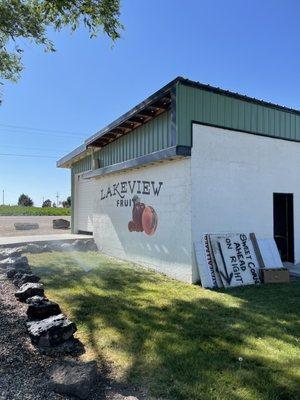 Lakeview Fruit Exterior