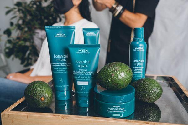 Instantly repair, help reinforce and protect hair with the power of plants.