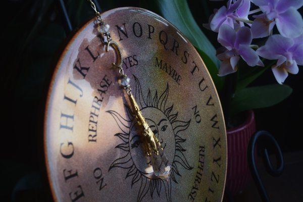 Pendulum and pendulum board for readings