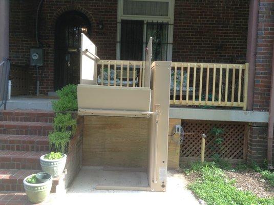 Wheelchair lift. (Porch lift)