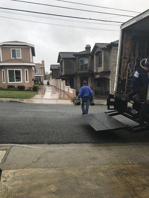 Moving truck lyft gate