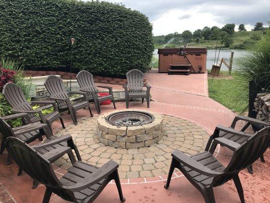 Hot tub and a bon fire pit