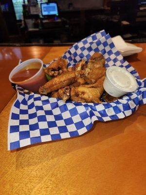 10 wings naked with the hot on the side and blue cheese. Crispy with CHUNKY blue cheese!