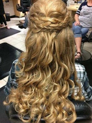 Homecoming 2019: Beachy waves and boho- braids