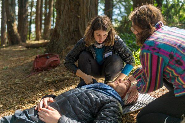 Practicing Patient Assessments during a With The Wild Things Wilderness First Aid Class scenario